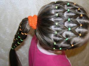Fashionable diamond ponytail hairstyle for girls in kindergarten 2020