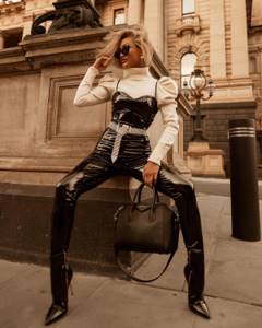Fashionable women&#39;s leather clothing 2021-2022: trend review and stylish looks