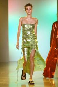 Модное зеленое платье Priscavera