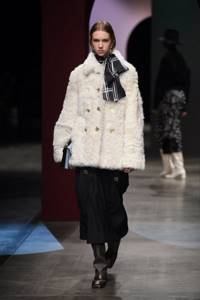 Fashionable fur coats 2021-2022: main trends photo No. 28