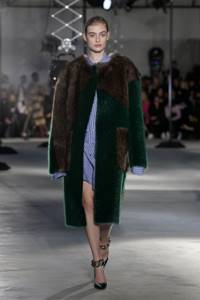 Fashionable fur coats 2021-2022: main trends photo No. 30