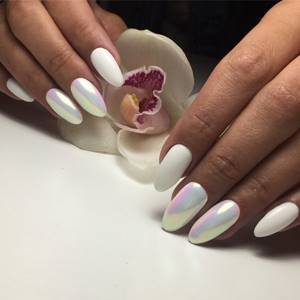 Fashionable mirror manicure 2021-2022: rubbing on nails – photos, ideas, trends