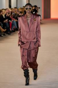 Модный женский костюм из коллекции осень-зима 2020-2021 Balmain