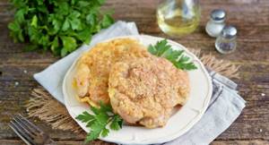 Meat in batter in a frying pan. Recipe with photos of pork, chicken, beef 