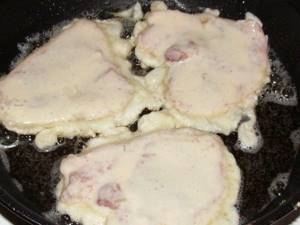 Meat in batter in a frying pan. Recipe with photos of pork, chicken, beef 