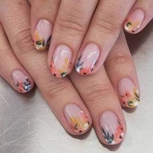 Delicate manicure with floral design