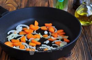 Fry onions and carrots