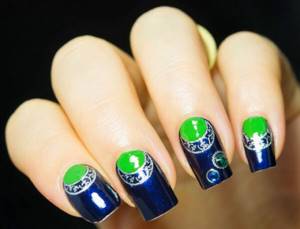 A very unusual and stylish moon manicure