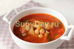 Spicy lamb soup with chickpeas