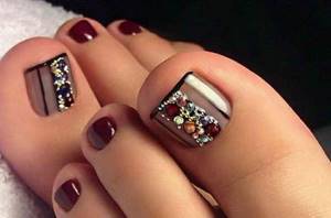 red pedicure with glitter