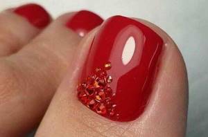 pedicure red with rhinestones