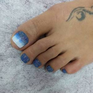 Sand blue and white pedicure gradient
