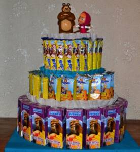 Why not decorate a cake made of juices and sweets with figurines?