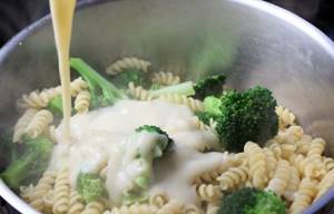 The benefits of broccoli, recipes for steaming in a slow cooker, dietary