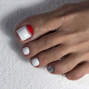 An example of a lunar pedicure