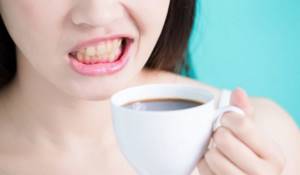 Coffee stains on teeth