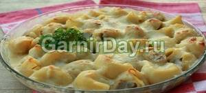 Shells with meat and bechamel sauce