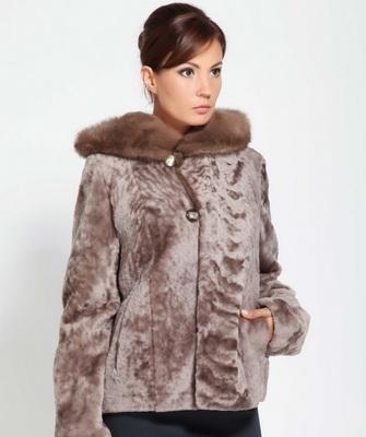 The most fashionable styles of women&#39;s fur coats 2018-2019
