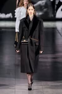 The most fashionable style fall-winter 2020-2021 - coat-jacket with voluminous shoulders from the Dolce collection