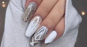 Silver glitter manicure