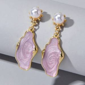 Drop earrings with artificial pearls