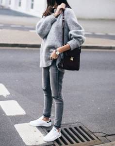 gray look with an oversized sweater, skinny trousers, white sneakers and a black bag - add a coat and go