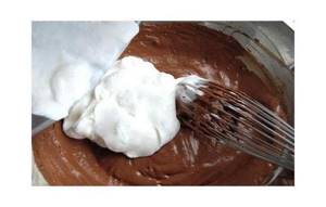 Chocolate icing for cake made from cocoa and milk
