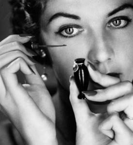 Скатываются тени на веках, что делать. 5 способов, которые позволят избежать ошибок в макияже глаз