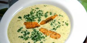 Creamy soup with broccoli and salmon