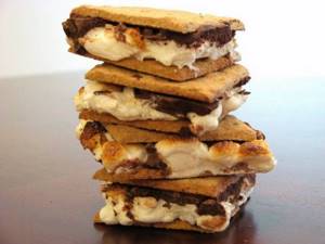 S&#39;mores - dessert with marshmallows and chocolate between two crackers