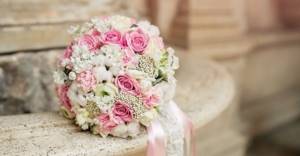Combination of flowers in the bride&#39;s bouquet