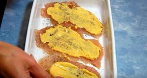 curry sauce on fillet slices