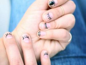 Stylish design on wide nails