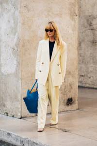 stylish women&#39;s suit for spring
