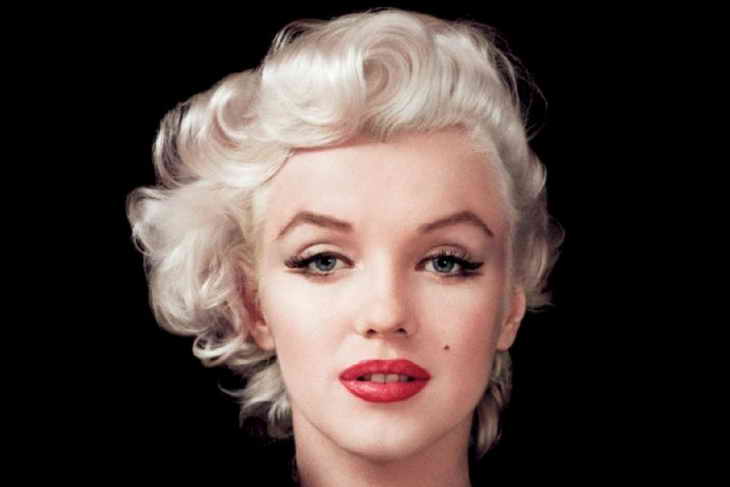 arrows in the style of &quot;Marilyn Monroe&quot;