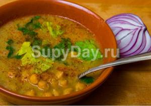 Pumpkin puree soup with chickpeas