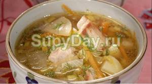 Pork soup with apples