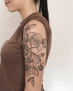 flower tattoo on shoulder