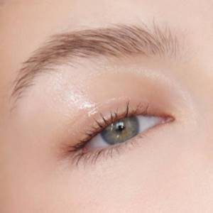 Shadows with the effect of wet eyelids. Makeup with the effect of wet eyelids: 3 options 