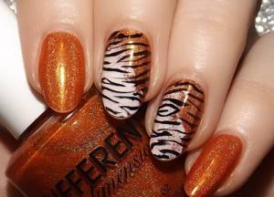 Tiger manicure