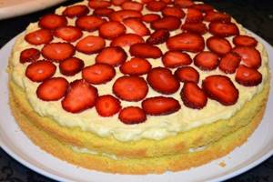 Cake made from ready-made shortcakes - delicious recipes