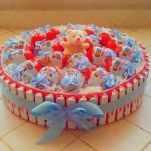 Cake - a basket with kinders.