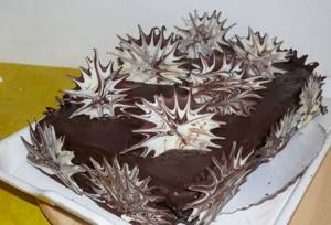 Торт с рисунками из шоколада