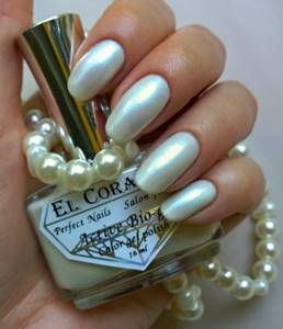 trendy pearl silver polish for summer