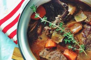Beef stew with rhubarb
