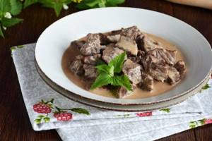 Beef stew with sour cream