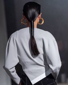 Gorgeous hairstyles for the evening in the 2021-2022 season: new photos and creative ideas