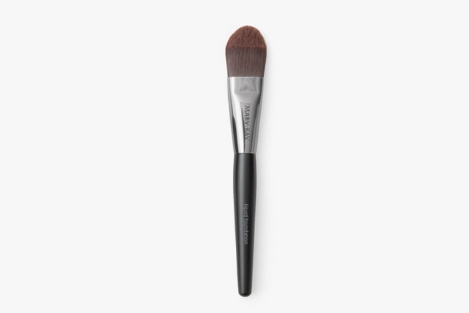 When choosing a brush for applying foundation, decide on the company.