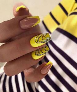 Яркий желтый маникюр на ногти пуанты