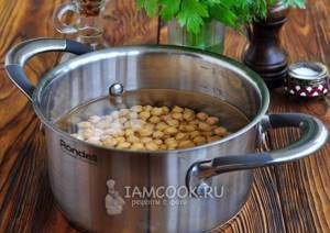 Pour water over chickpeas